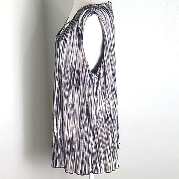 Avenue Sleeveless Top,  Criss-Cross Neckline in Soft Tiny Pleats, Size 18/20 - Picture 4 of 8